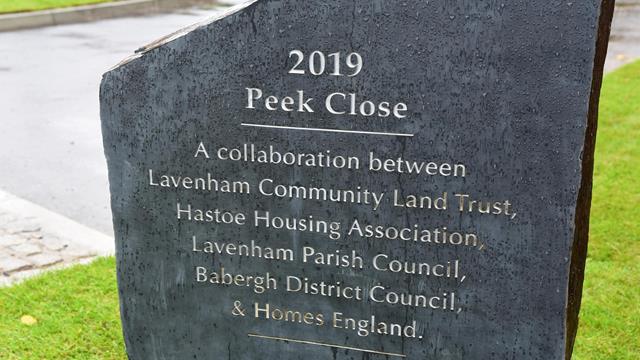 Peek Close Sign 2